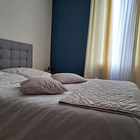 Chambre Spacieuse - Dressing - Sdb Communes - Parking Prive Nîmes Dış mekan fotoğraf