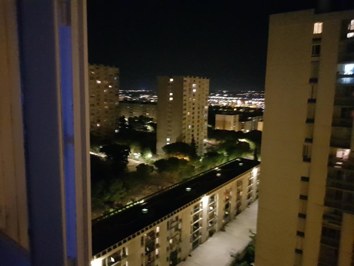 Chambre Spacieuse - Dressing - Sdb Communes - Parking Prive Nîmes Dış mekan fotoğraf