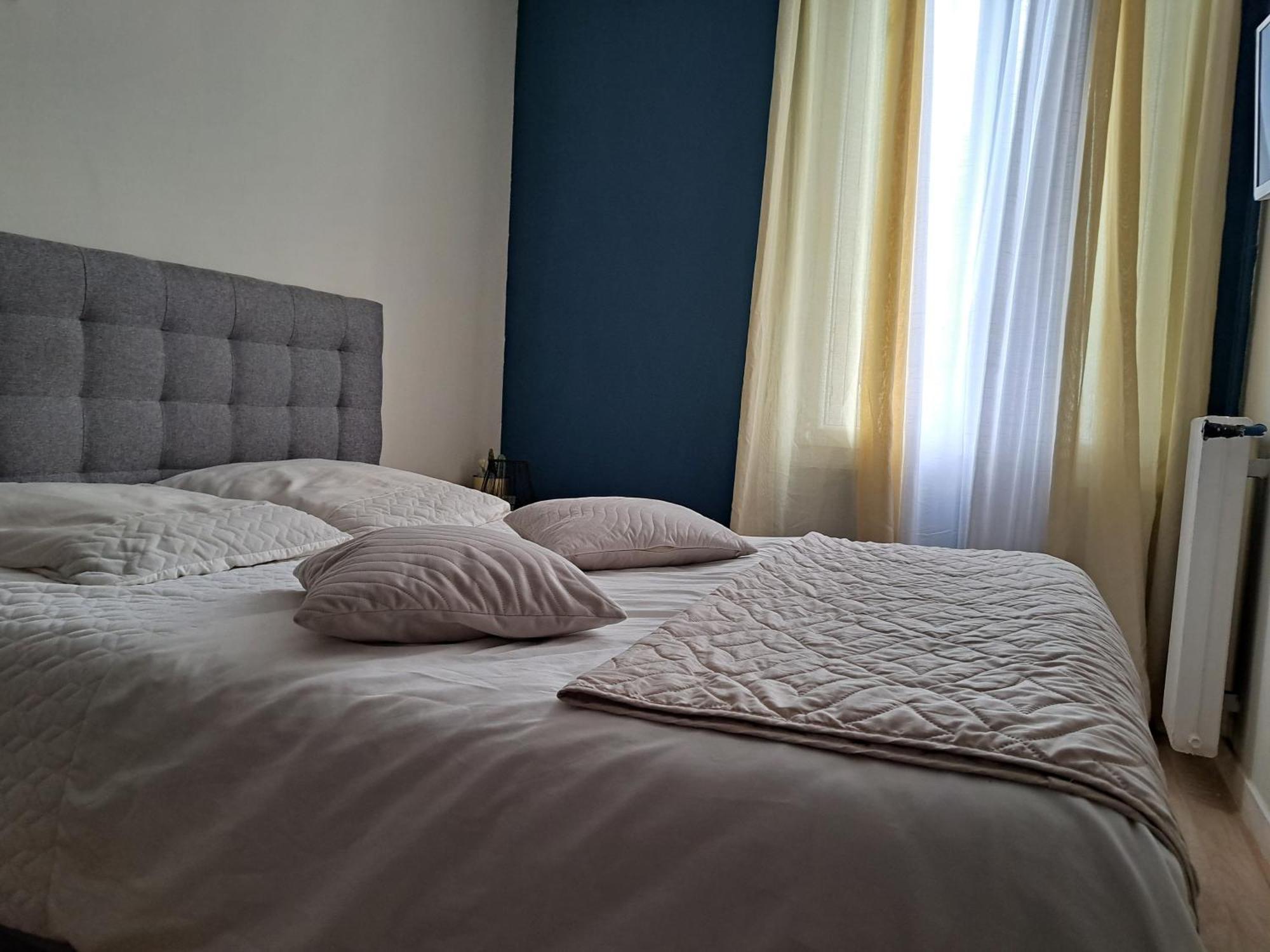 Chambre Spacieuse - Dressing - Sdb Communes - Parking Prive Nîmes Dış mekan fotoğraf